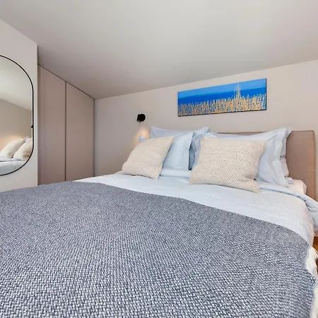 4r Royal Rojnic Apartment