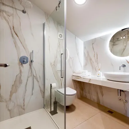 4r Royal Rojnic Apartment