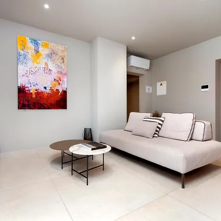 4r Royal Rojnic Apartment