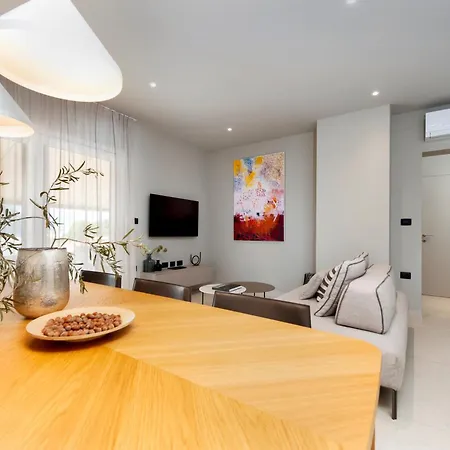 4r Royal Rojnic Apartment *