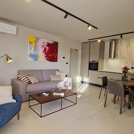 4r Royal Rojnic Apartment