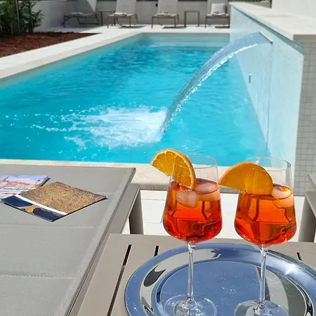 4r Royal Rojnic Apartment