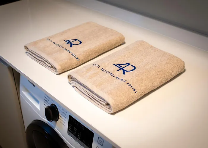 아파트 4r Royal Rojnic 로비니